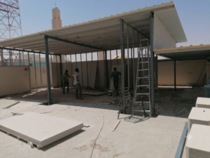 تركيب ساندوتش بانل في الرياض بواسطة فريق متخصص في تنفيذ الهياكل المعدنية